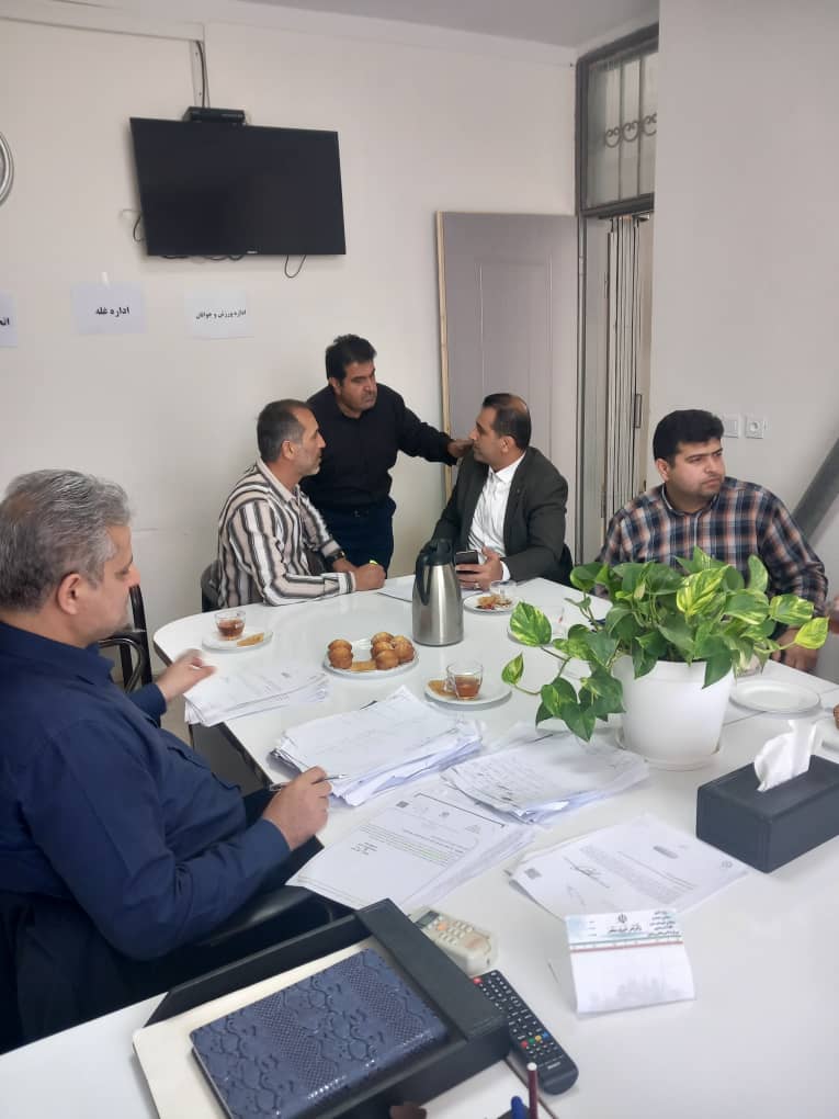 برگزاری میز خدمت در بخشداری رودپی و شهرداری آکند با حضور فرماندار محترم مرکز استان و مدیران دستگاههای اجرای شهرستان