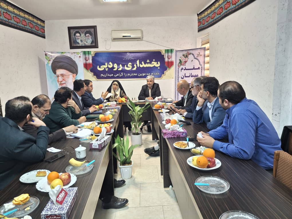 نشست شهردار و اعضاء شورای اسلامی شهر آکند با خانم دکتر عالیه زمانی نماینده محترم مردم شهرستانهای ساری و میاندرود 